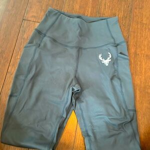 Bucked Up Size Small Capri Pants
